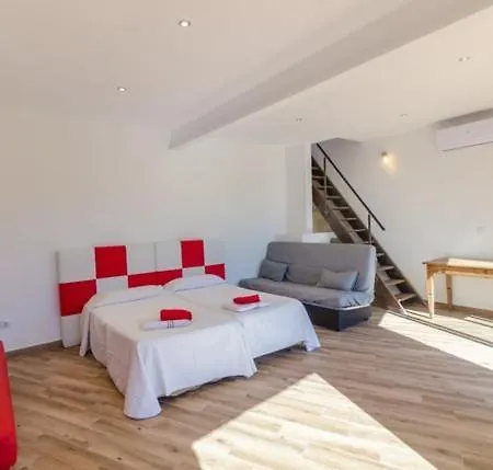 Villa Sleeps 12 With Pool *