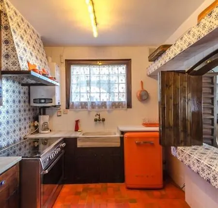 Sleeps 12 With Pool