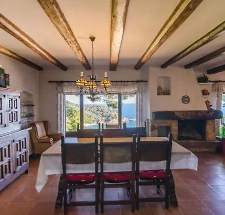 Sleeps 12 With Pool Villa