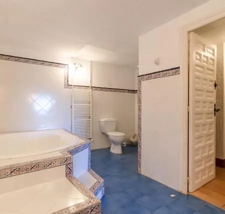 Sleeps 12 With Pool